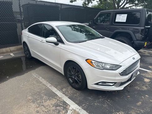 Used 2018 Ford Fusion SE w/ Equipment Group 201A FWD image 1