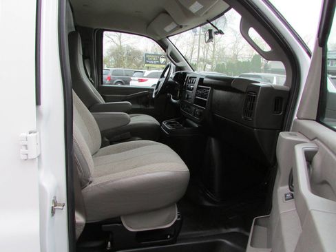Used 2022 Chevrolet Express 2500 w/ Driver Convenience Package image 8