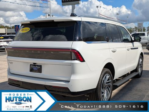 New 2025 Lincoln Navigator Reserve image 6