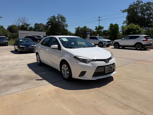 Used 2016 Toyota Corolla LE FWD image 6