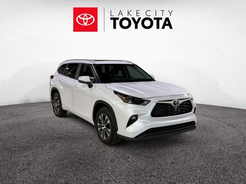 Used 2024 Toyota Highlander XLE image 10