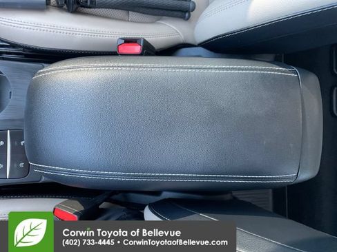 Used 2021 Ford Escape Titanium AWD/4WD image 16