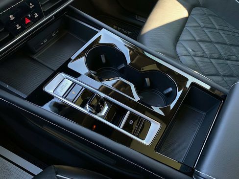 Used 2024 Volkswagen Atlas SEL Premium R-Line image 17