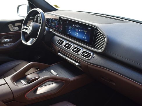 Used 2025 Mercedes-Benz GLS 450 4MATIC w/ AMG Line Exterior image 24