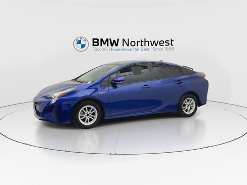 Used 2018 Toyota Prius Two w/ Prius Two Safety Plus Package FWD image 10