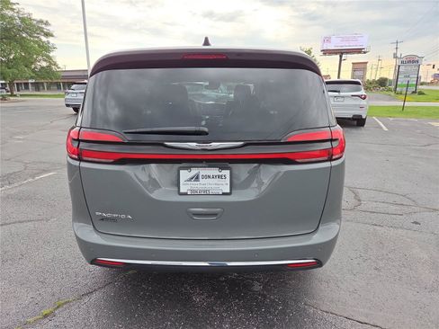 Used 2023 Chrysler Pacifica Touring-L FWD image 26