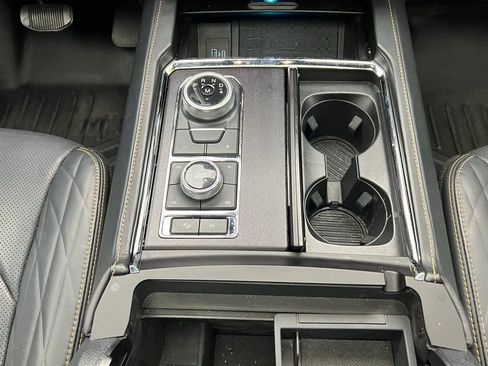 Used 2022 Ford Expedition Platinum image 14