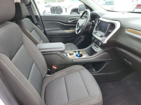 Used 2023 GMC Acadia SLE image 8
