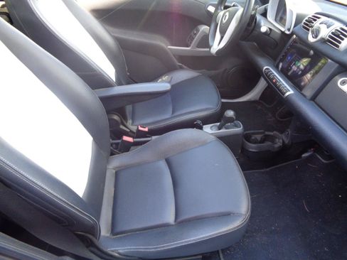 Used 2013 smart fortwo passion RWD image 13