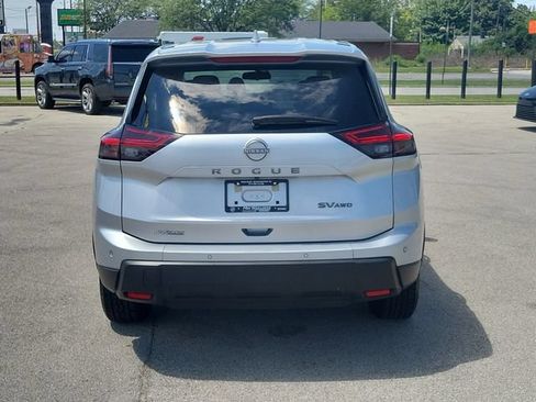 Used 2024 Nissan Rogue SV AWD/4WD image 5