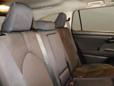 Used 2024 Toyota Highlander LE image 20