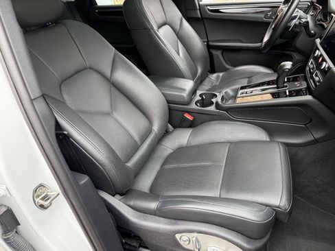 Used 2022 Porsche Macan w/ Premium Package Plus AWD/4WD image 20