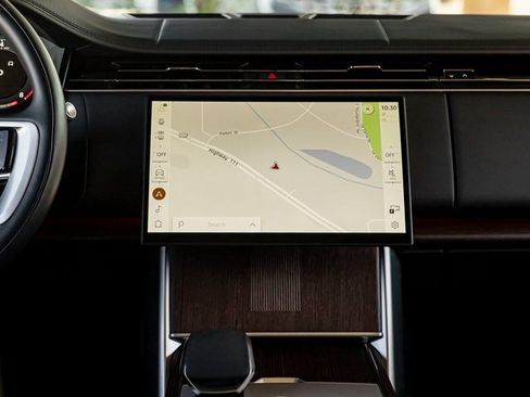 Used 2025 Land Rover Range Rover Autobiography image 18