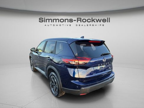 Used 2025 Nissan Rogue SV image 5