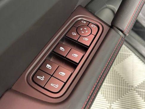 Used 2025 Porsche Cayenne GTS AWD/4WD image 22