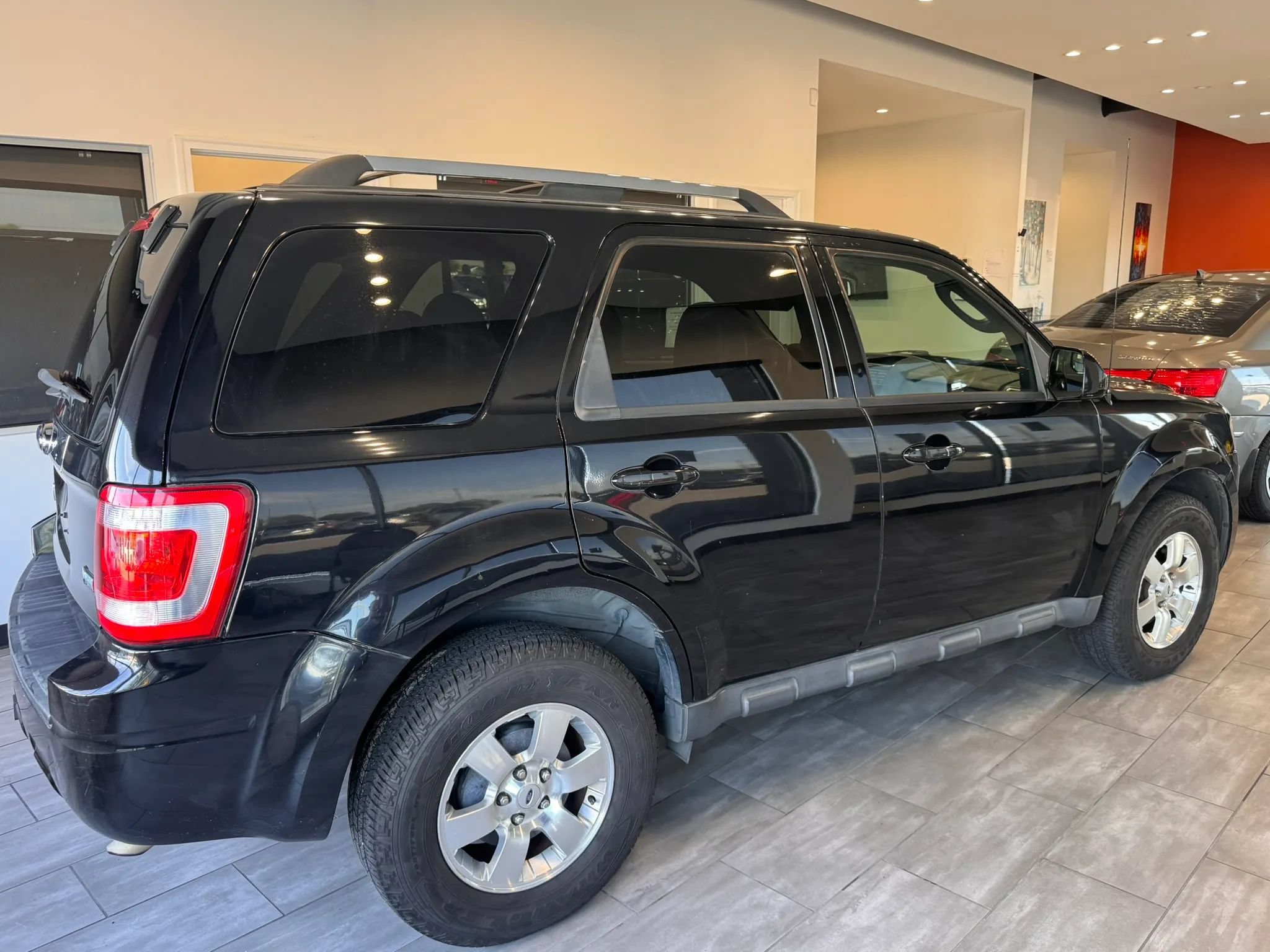 Used 2012 Ford Escape Limited w/ Class II Trailer Tow Pkg FWD image 8