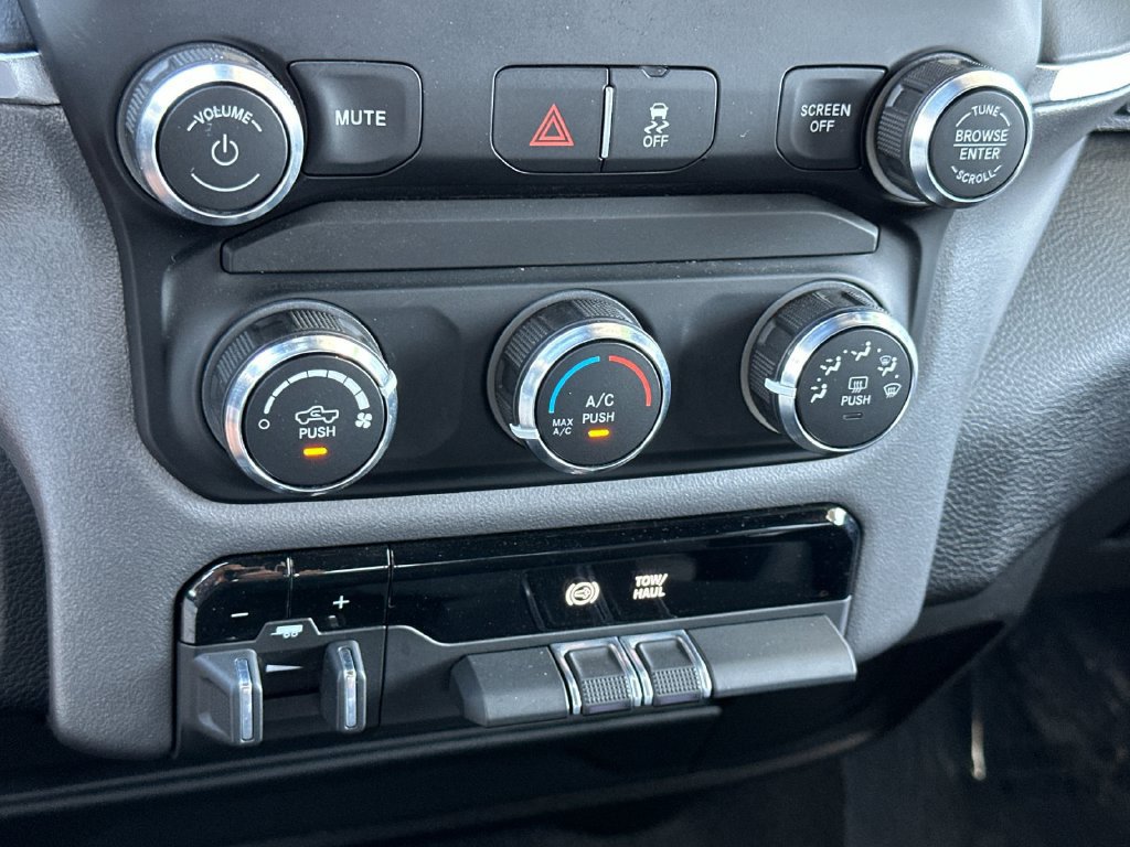Used 2024 RAM 2500 Big Horn AWD/4WD image 18