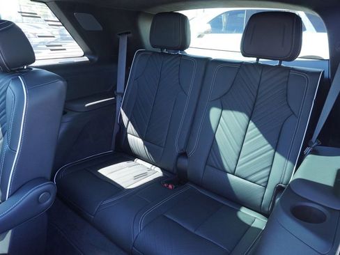 New 2026 Cadillac Vistiq Platinum image 9