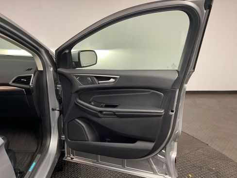 Used 2020 Ford Edge Titanium image 25