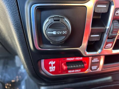 Used 2021 Jeep Wrangler Unlimited Rubicon AWD/4WD image 42