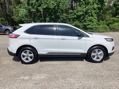 Used 2021 Ford Edge SE image 4