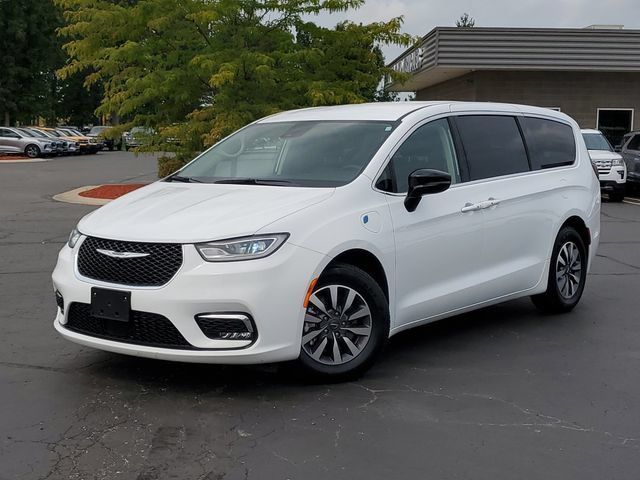 Used 2024 Chrysler Pacifica Limited FWD image 39