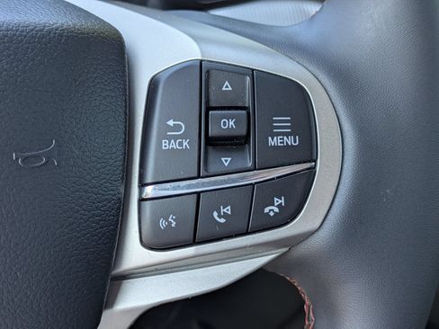 Used 2025 Ford Explorer Active AWD/4WD image 16