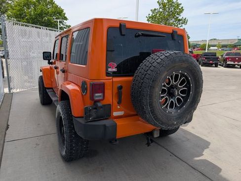 Used 2012 Jeep Wrangler Unlimited Sahara w/ Connectivity Group AWD/4WD image 12