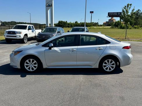 Used 2025 Toyota Corolla LE FWD image 3