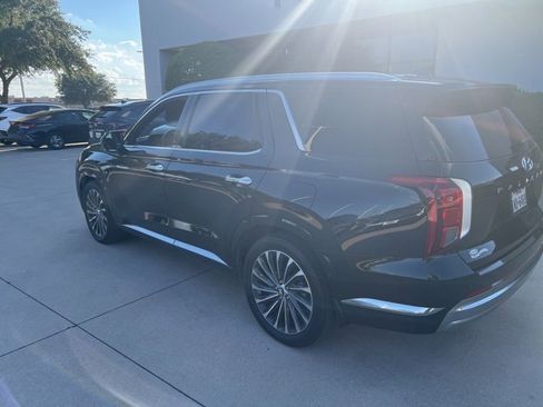 Used 2023 Hyundai Palisade Calligraphy image 4