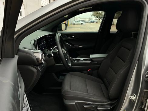 Used 2025 Chevrolet Equinox LT image 10