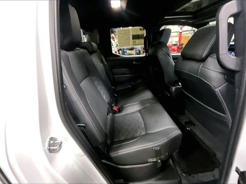 Used 2025 Toyota Tacoma Limited AWD/4WD image 18