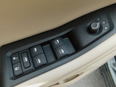 Used 2023 Jeep Grand Cherokee Limited image 12