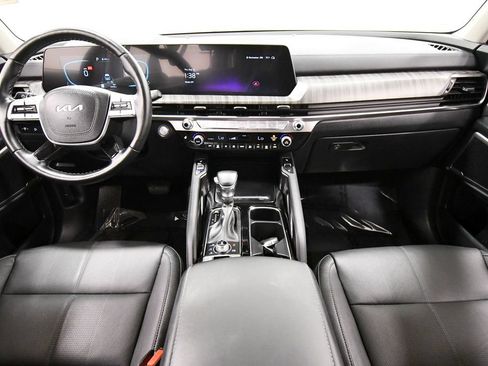 Certified 2025 Kia Telluride EX w/ EX Captain's Chair Package AWD/4WD image 3