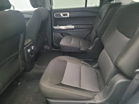 Used 2022 Ford Explorer XLT image 18