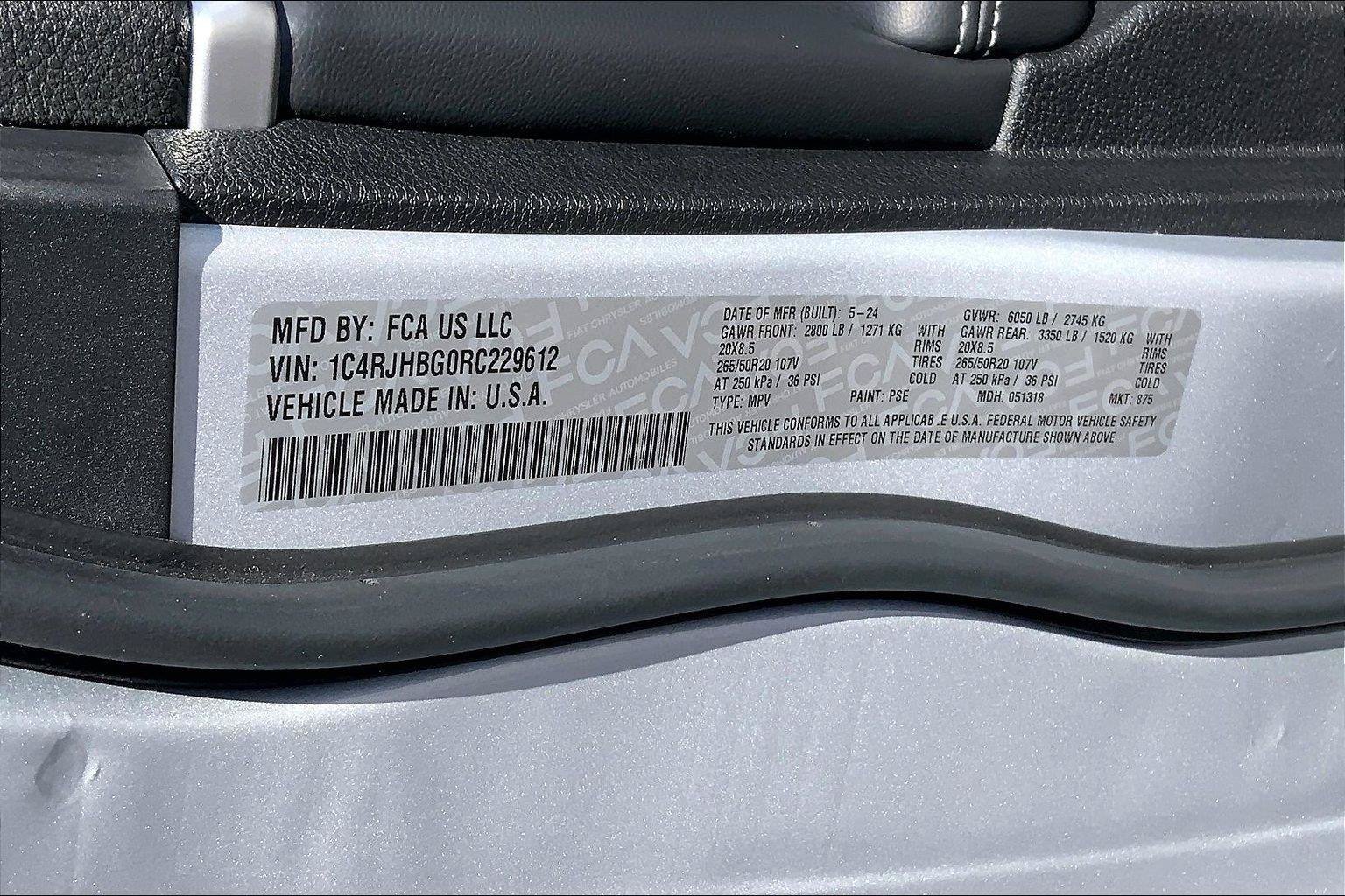 Used 2024 Jeep Grand Cherokee Limited w/ Luxury Tech Group II AWD/4WD image 32