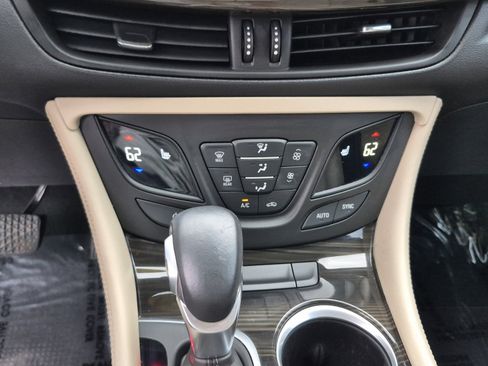 Used 2020 Buick Envision Essence FWD image 27