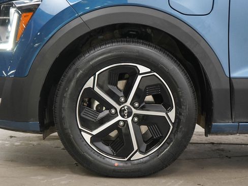 Used 2024 Kia Niro EX w/ EX Cold Weather Package FWD image 28