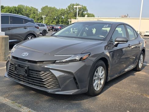 Used 2026 Toyota Camry LE FWD image 3