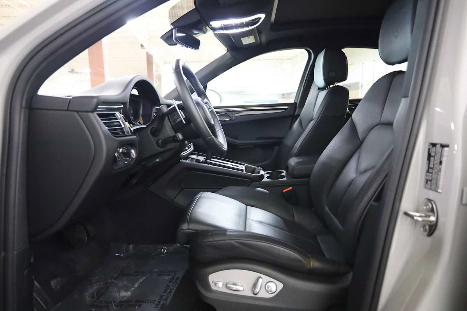 Used 2025 Porsche Macan AWD/4WD image 23