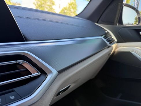 Used 2022 BMW X5 sDrive40i w/ M Sport Package RWD image 44