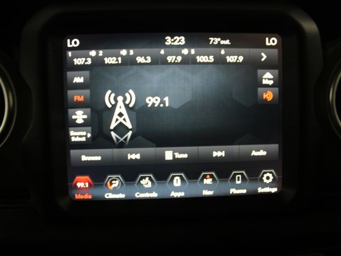 Used 2022 Jeep Gladiator Rubicon w/ Cold Weather Group AWD/4WD image 13