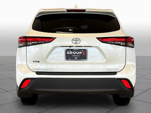 Used 2021 Toyota Highlander XLE image 5