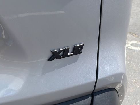 Used 2022 Toyota RAV4 XLE FWD image 38