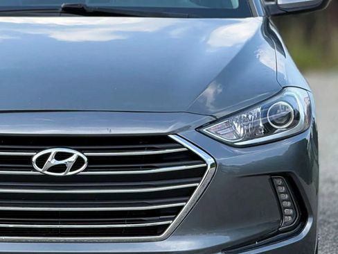 Used 2017 Hyundai Elantra Limited FWD image 12