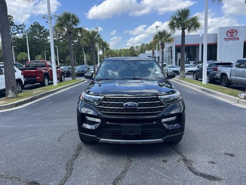 Used 2021 Ford Explorer XLT w/ Equipment Group 202A AWD/4WD image 3