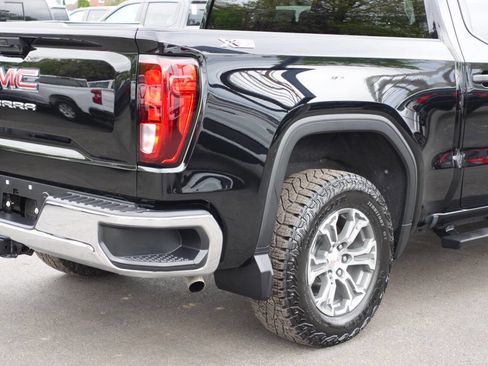 Used 2024 GMC Sierra 1500 Pro w/ Pro Value Package AWD/4WD image 9