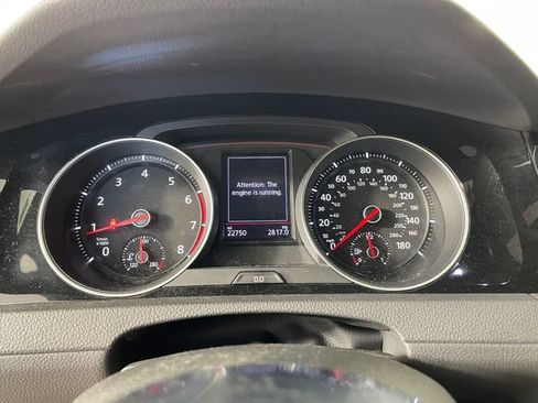 Used 2019 Volkswagen Golf 4-Door FWD image 5