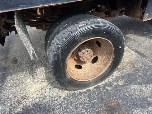 Used 1999 Ford F550 4x4 Regular Cab Super Duty image 14