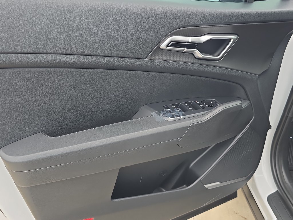 New 2027 Kia Sportage LX FWD image 17